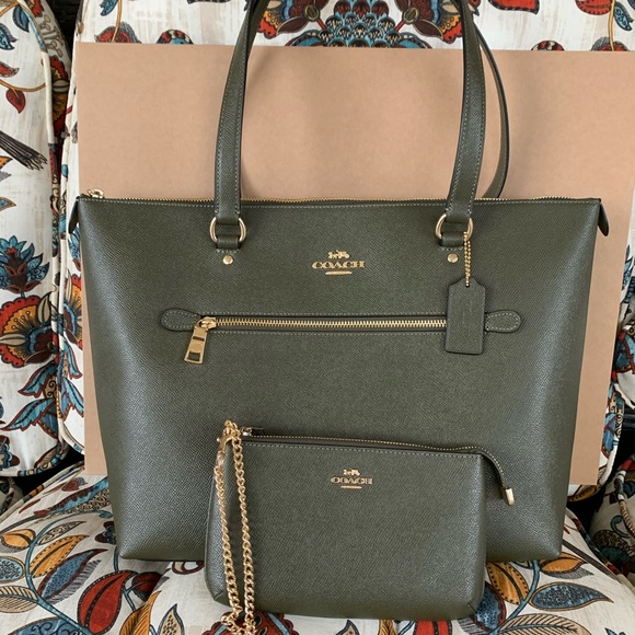 New coach set 💐 olive green bag and wallet - Picture 8 of 8